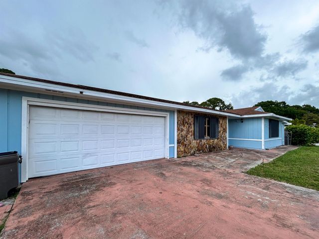5711 Killarney Avenue, Fort Pierce, FL 34951