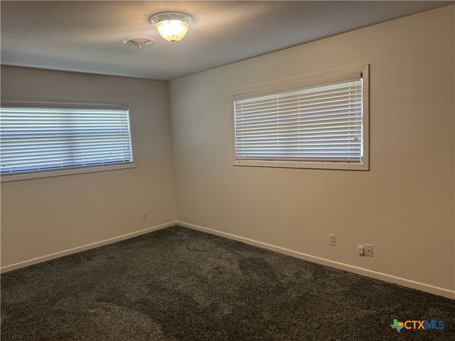 1209 E Morgan Avenue, Cuero, TX 77954