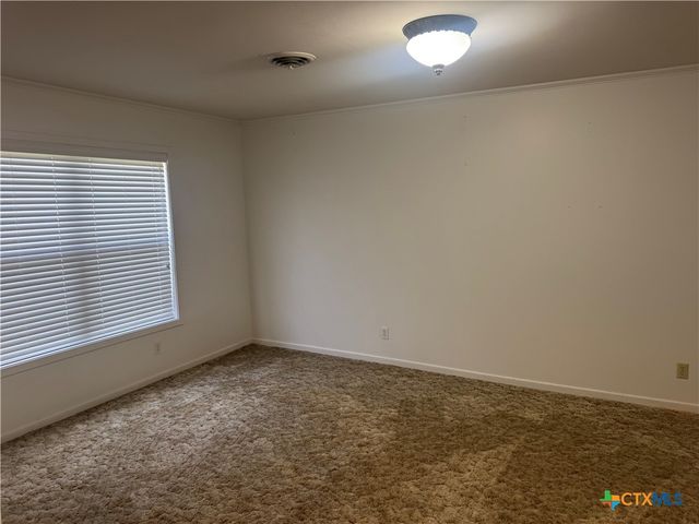 1209 E Morgan Avenue, Cuero, TX 77954