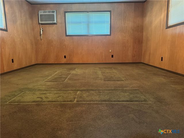 1209 E Morgan Avenue, Cuero, TX 77954