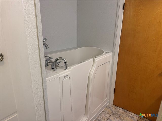 1209 E Morgan Avenue, Cuero, TX 77954