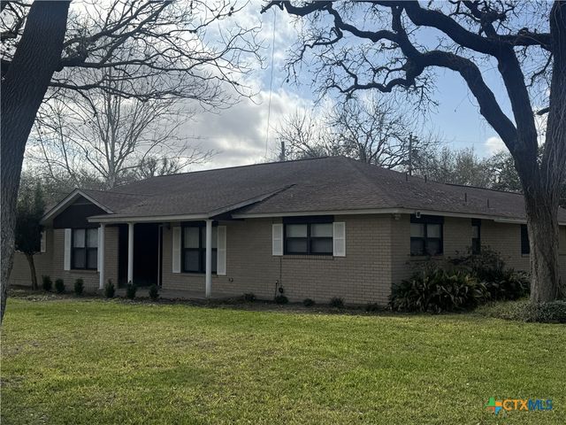 1209 E Morgan Avenue, Cuero, TX 77954