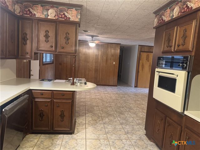 1209 E Morgan Avenue, Cuero, TX 77954