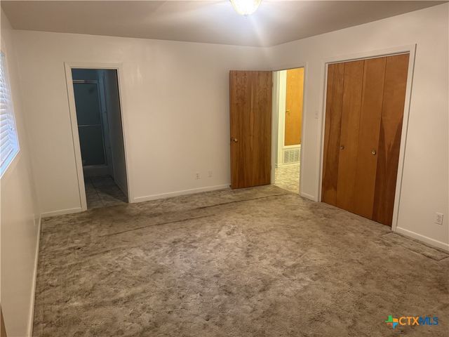 1209 E Morgan Avenue, Cuero, TX 77954