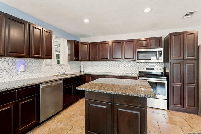 1311 Rivas St, San Antonio, TX 78207