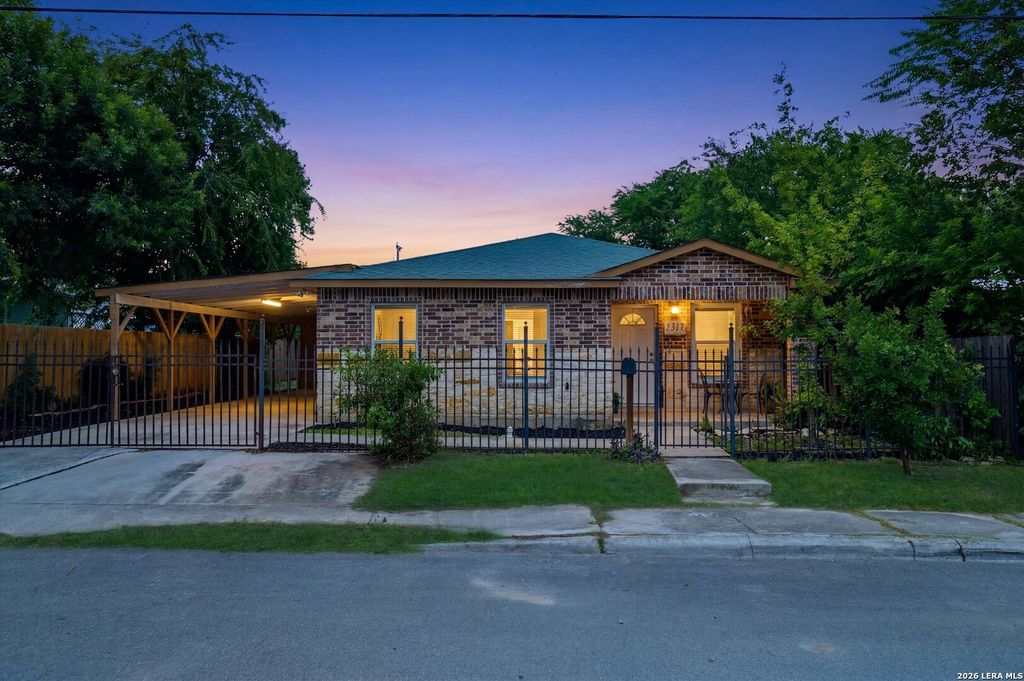 1311 Rivas St, San Antonio, TX 78207