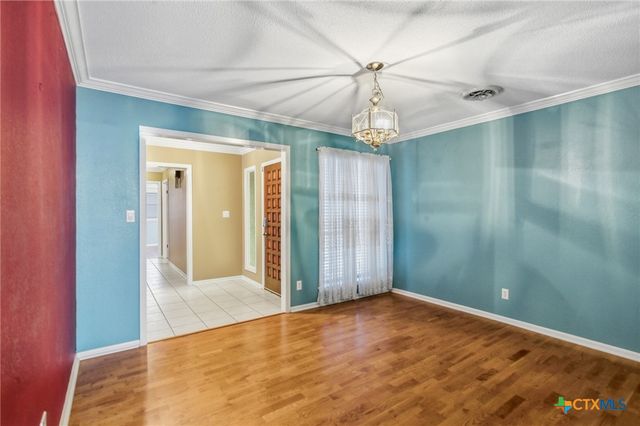 201 Laguna Drive, Victoria, TX 77904