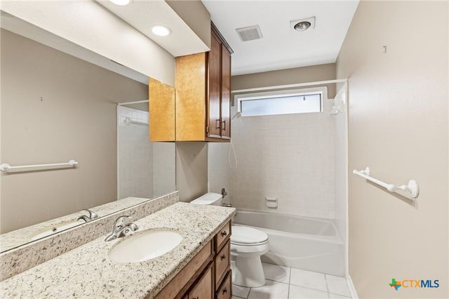 201 Laguna Drive, Victoria, TX 77904