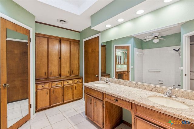 201 Laguna Drive, Victoria, TX 77904