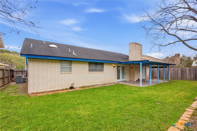 201 Laguna Drive, Victoria, TX 77904