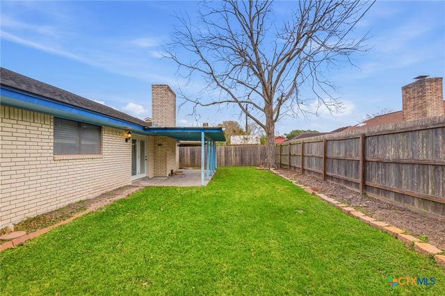 201 Laguna Drive, Victoria, TX 77904