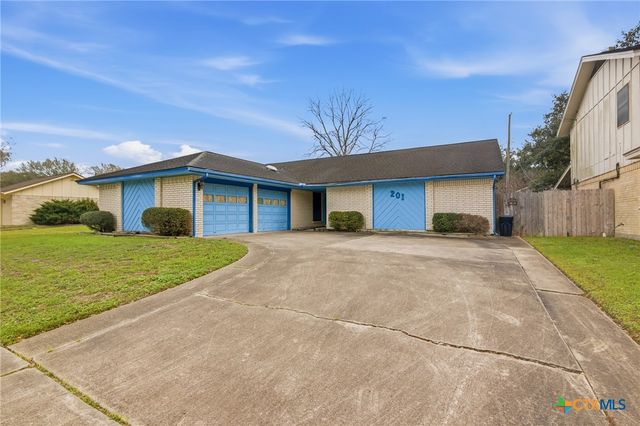 201 Laguna Drive, Victoria, TX 77904