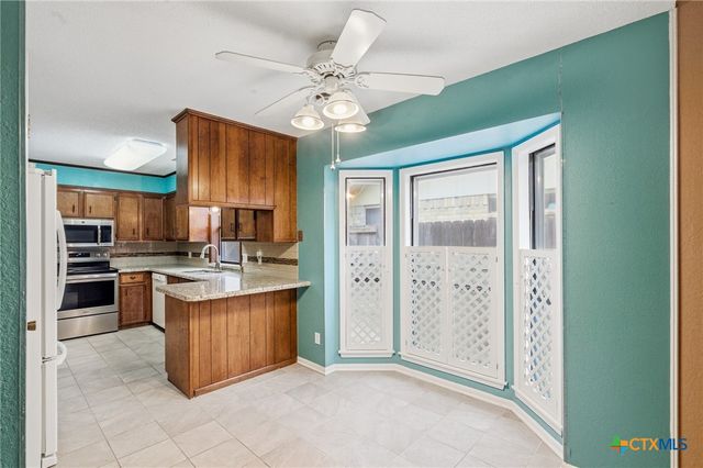 201 Laguna Drive, Victoria, TX 77904