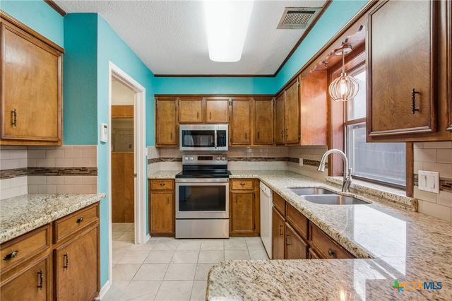 201 Laguna Drive, Victoria, TX 77904