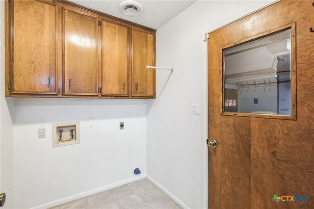 201 Laguna Drive, Victoria, TX 77904