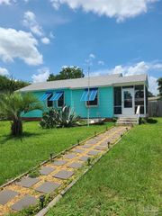 4 NW Gilliland Rd, Pensacola, FL 32507