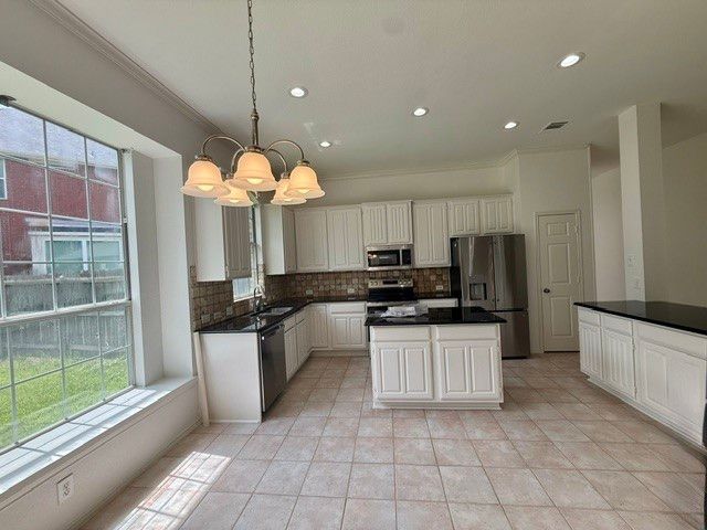 105 Edinburgh Court, Highland Village, TX 75077