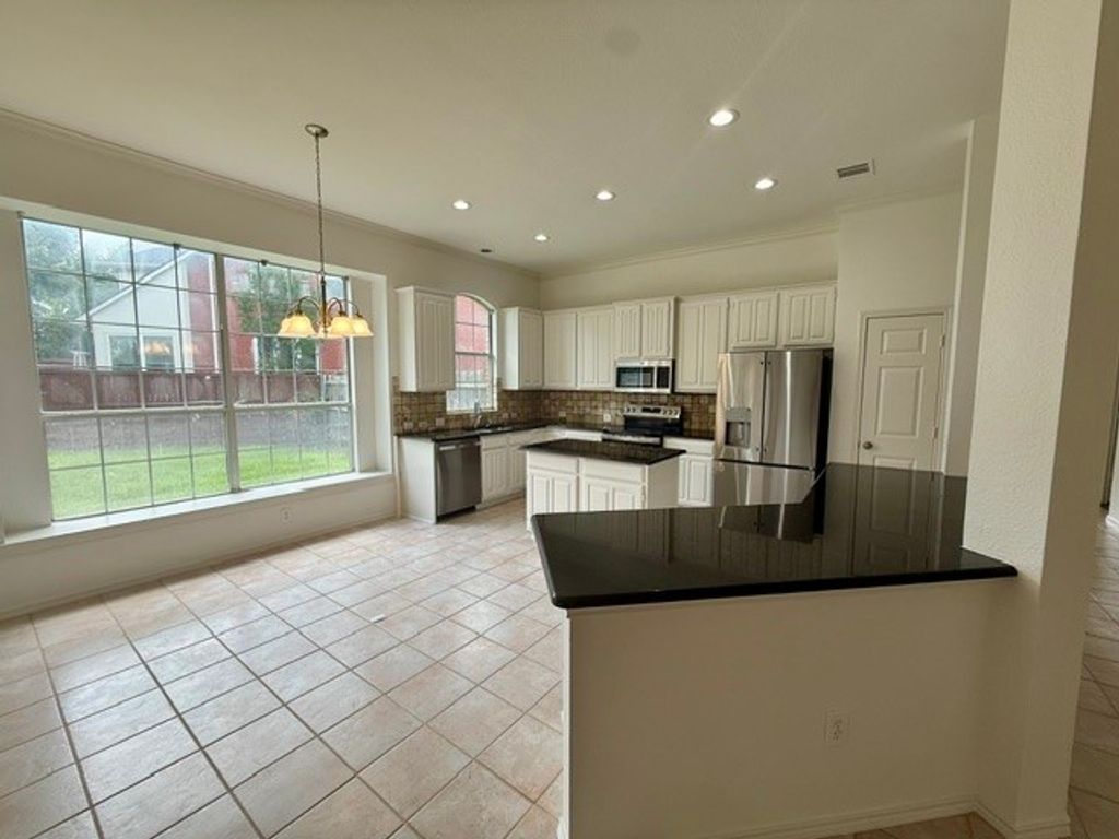 105 Edinburgh Court, Highland Village, TX 75077