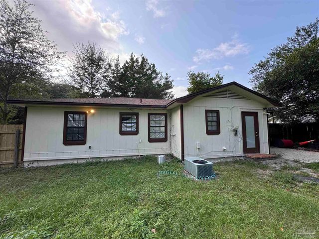 5758 Hickory St, Milton, FL 32570