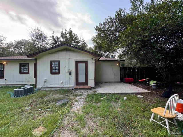 5758 Hickory St, Milton, FL 32570