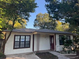5758 Hickory St, Milton, FL 32570
