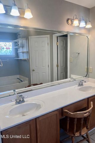 6261 Ivy Trails Drive, Olive Branch, MS 38654