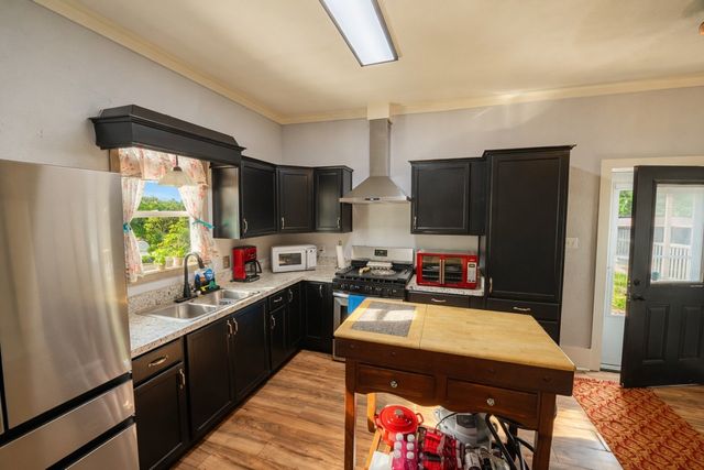 504 N Fordyce Street, Blooming Grove, TX 76626