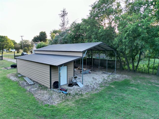 504 N Fordyce Street, Blooming Grove, TX 76626