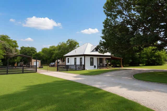 504 N Fordyce Street, Blooming Grove, TX 76626