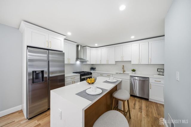 12 Thornton Lane, Piscataway, NJ 08854