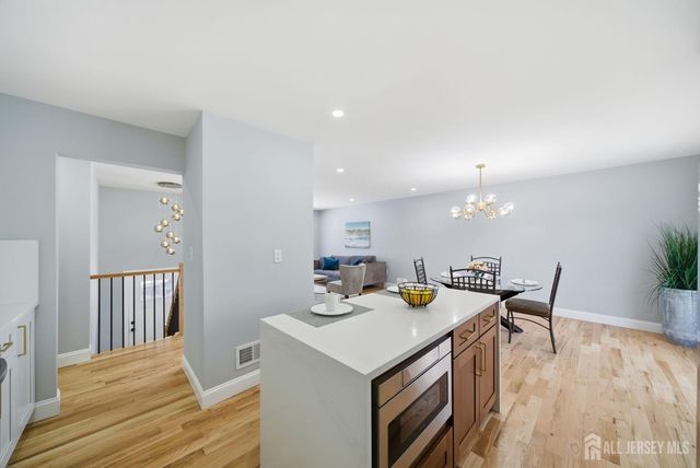 12 Thornton Lane, Piscataway, NJ 08854