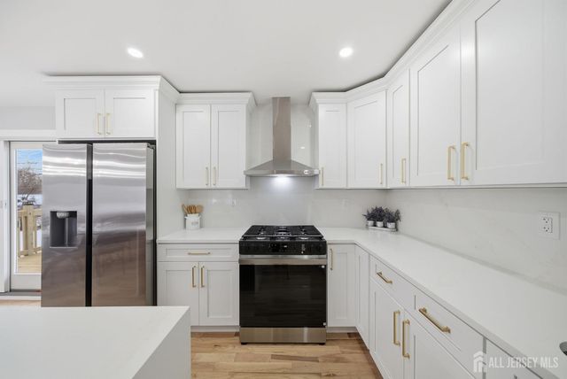 12 Thornton Lane, Piscataway, NJ 08854