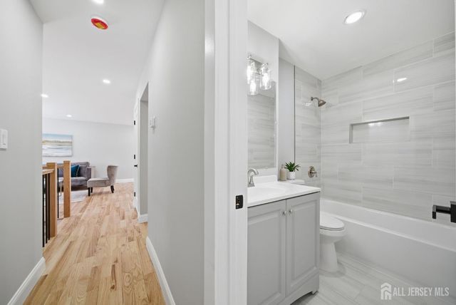 12 Thornton Lane, Piscataway, NJ 08854