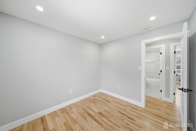 12 Thornton Lane, Piscataway, NJ 08854