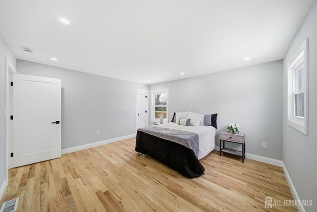 12 Thornton Lane, Piscataway, NJ 08854