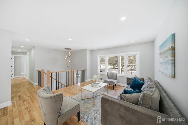 12 Thornton Lane, Piscataway, NJ 08854