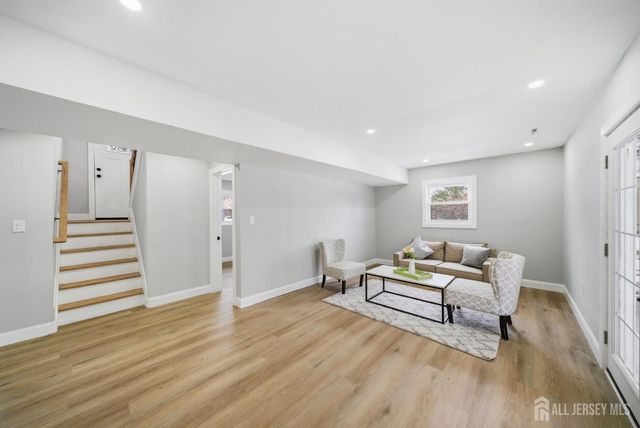 12 Thornton Lane, Piscataway, NJ 08854