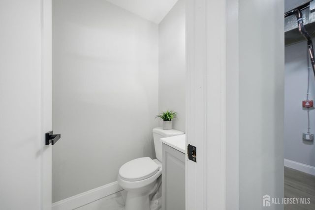 12 Thornton Lane, Piscataway, NJ 08854