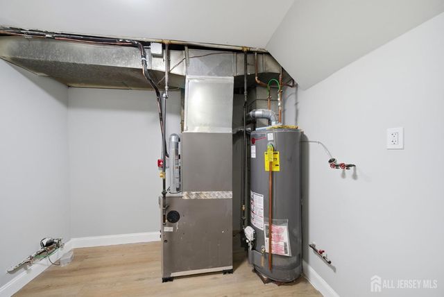 12 Thornton Lane, Piscataway, NJ 08854