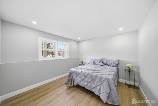 12 Thornton Lane, Piscataway, NJ 08854