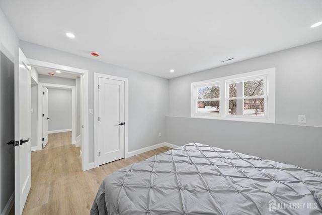 12 Thornton Lane, Piscataway, NJ 08854