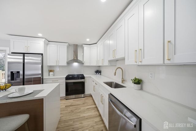 12 Thornton Lane, Piscataway, NJ 08854