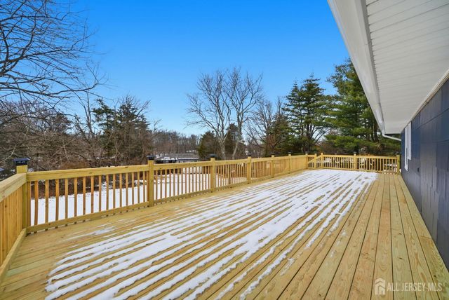 12 Thornton Lane, Piscataway, NJ 08854