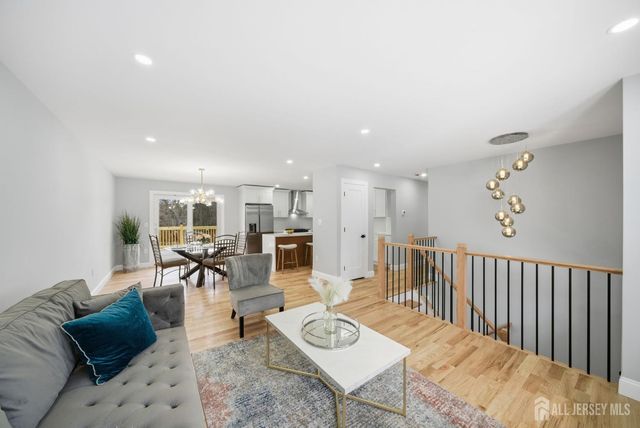 12 Thornton Lane, Piscataway, NJ 08854