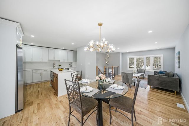 12 Thornton Lane, Piscataway, NJ 08854