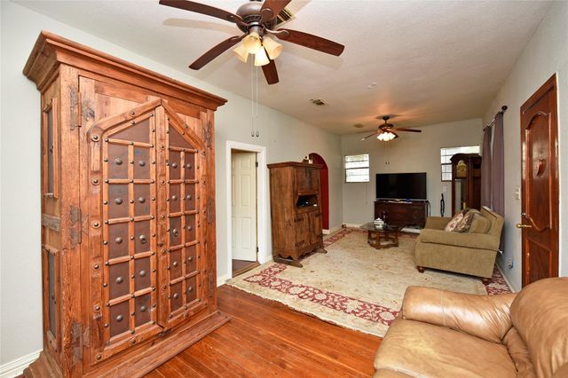 4104 Walker Street, Houston, TX 77023