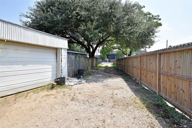 4104 Walker Street, Houston, TX 77023