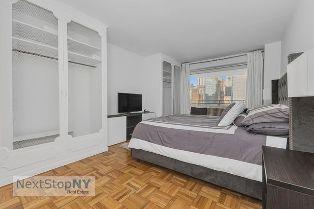 303 E 57th St Apt 24E, New York City, NY 10022