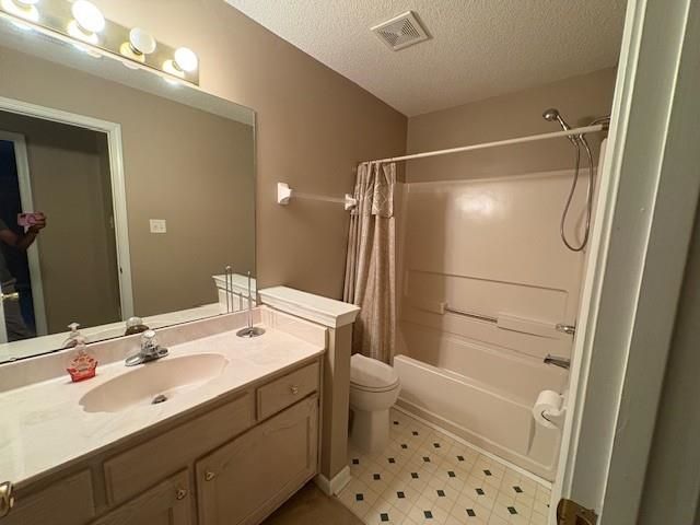 6890 CENTURY OAKS DR, Cordova, TN 38018