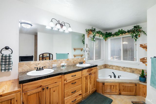 23824 Breyer Rd, Caldwell, ID 83607